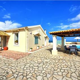 3 bedroom seaside villa with pool, Acharavi, sleeps 6